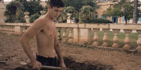 AusCAPS Jonah Hauer King Shirtless In Agatha And The Curse Of Ishtar