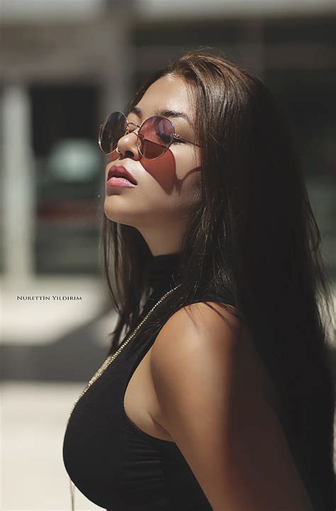패션 인물 사진 Girls Aloud Canon 검게 그을린 갈색 머리 선글라스 음영이있는 여성 Hd 배경 화면 Wallpaperbetter