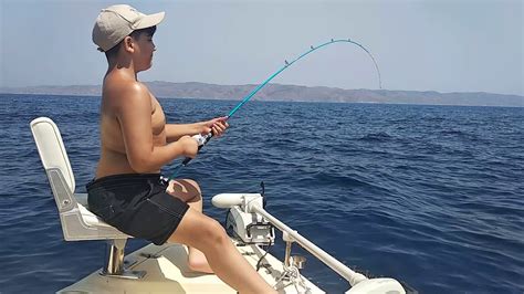 Θωμάς μια απολαυστική μάχη Fishing in greece YouTube