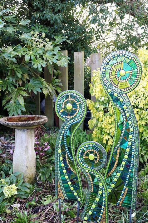 41 Easy Diy Garden Art Design Ideas Mosaic Garden Art Glass Garden
