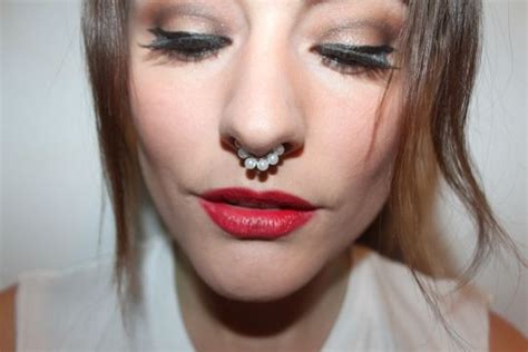 Dieses diy macht es möglich! DIY Fake Septum or Nose Ring Video Tutorial. I watched the whole thing - from basic to beaded ...