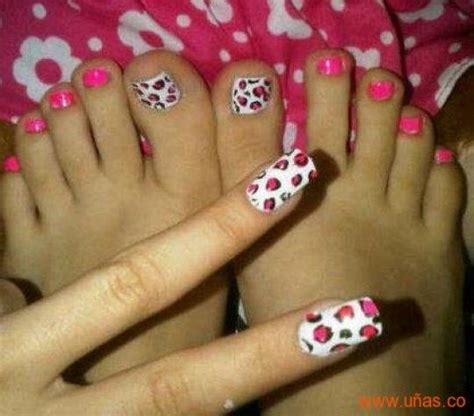 Embellecer tus uñas es una tarea muy linda que hace que tus uñas luzcan prolijas, hermosas y al igual que las uñas de las manos, las uñas de los pies tambien deben estar perfectas y hermosas, y mas cuando estamos en temporada de primavera. Decoraciones de uñas de los pies y manos | Uñas Decoradas ...