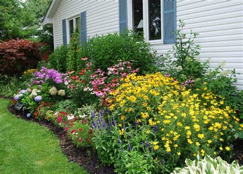 Two Men And A Little Farm Flower Beds Around House Inspiration Thursday
