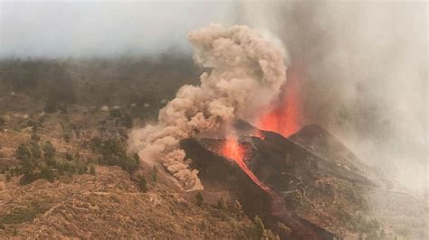 Político Sugiere Bombardear El Volcán De La Palma Para Detener El Flujo