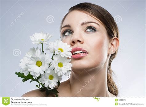 retrato da face de uma mulher bonita imagem de stock imagem de alegria aroma 19300175