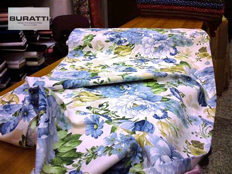 Taffeta in seta la vie en fleurs : Stoffe Tendaggi In Seta : Tessuto al metro per arredamento e tendaggi h.280 Raso Blu ...