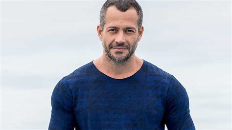 O ator estava internado havia 20 dias e faleceu em decorrência de uma pneumonia. Globo não renova contrato de Malvino Salvador, ator que trabalha na emissora desde 2004