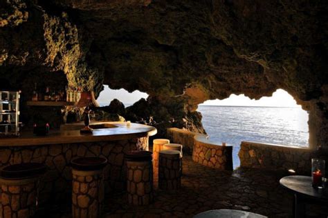12 Amazing Cave Houses In The World For A Nomadic Staycation