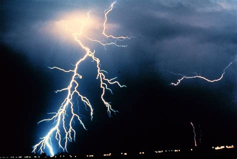 Positive Lightning Strikes Intensify As Cosmic Rays Increase Cosmic