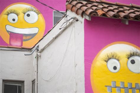 Pink Emoji House Frustrates Neighbors In Manhattan Beach Los