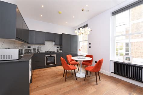 The price range of a 2 bedroom apartment is between $1,500 and $2,550. 3 BEDROOM APARTMENT For Short Rent in London | Ready ...