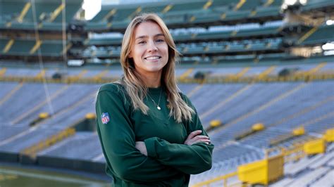 Erin Roberge Is The Packers First Female Full Time Athletic Trainer