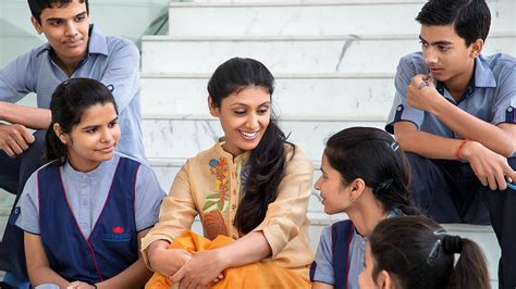 Yg gada pilkada hanya diam melihat promo ini. roshni-nadar-malhotra1