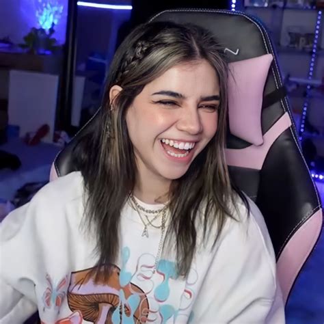 Alana flores icon | Chicas gamers, Frases de caricaturas, Fotos de