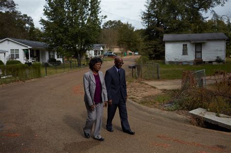 Flowers for mourning a death. Lola Flowers dies, mother and source of spiritual support ...