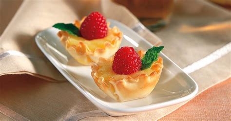 Gradually stir in water, lemon zest and lemon juice until smooth. 10 Best Mini Lemon Tarts Recipes