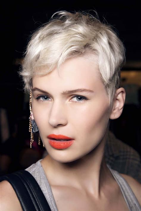I often get asked where i get my hair done and everyone is shocked when i tell them i do it myself. How to Wear Platinum Blonde Hair: 16 Styles to Consider