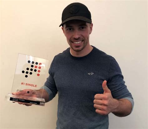 Bis vor ein paar jahren war seine familie als schausteller und artisten mit. Kelly Family und „DSDS"-Sieger Ramon Roselly führen ...