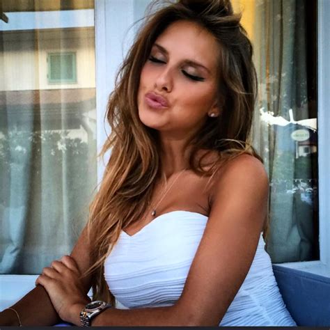 Michela persico approfitta di qualche minuto libero per chiacchierare con i follower e dare dettagli sulla sua maternità. Michela: una sexy giornalista per Daniele Rugani FOTO