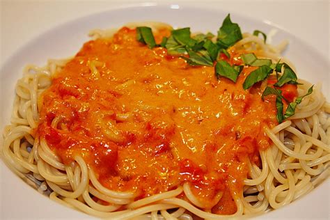 Nudeln in Tomaten Sahne Sauce von tdanninger