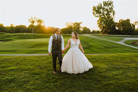 Summer Sylvania Country Club Wedding | Madalyn Muncy Photo