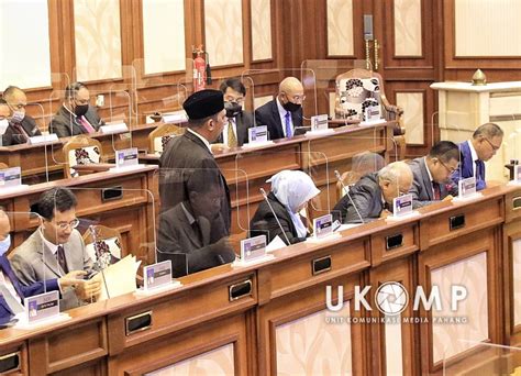 Kalau buke ore kelate tulo sesama ore negeri abih tu nak harap jadi kalu dok kl pun meme susah nak hile slang kelate tu. SIDANG DEWAN NEGERI PAHANG: MUIP AGIH BANTUAN PENDIDIKAN ...
