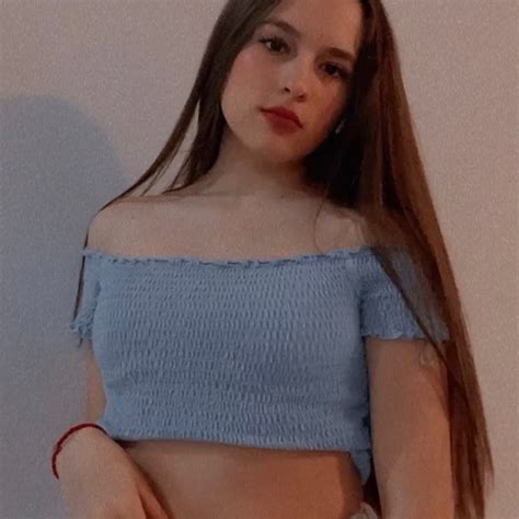 Valeria Flores Youtube