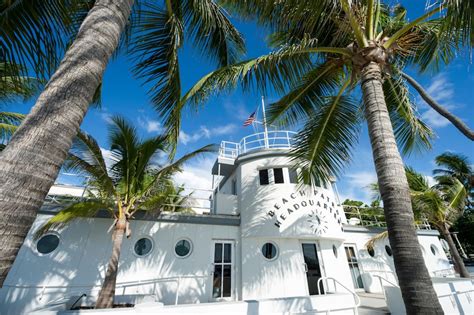 A Walking Tour Of Art Deco District Sagamore South Beach In 2022 Walking Tour Miami