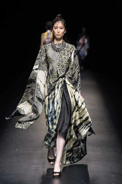 Indonesia Fashion Week, Fall-Winter 2018, Tokyo, Womenswear | Indonesia