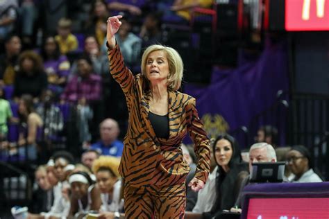 Big Picture Approach Mulkey Hopes Her No Tigers Can Bounce Back