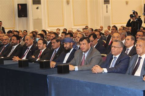 بحضور رئيس مجلس الشورى، رئيس وأعضاء مجلس القيادة الرئاسي يؤدون اليمين الدستورية أمام مجلس النواب