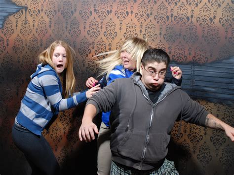 These Candid Haunted House Photos Are Frighteningly Hilarious