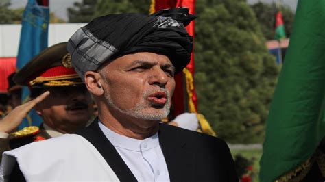 ښاغلي غني پرون ماښام یوه وېډیویي پيغام کې وویل چې د خلکو له همکارۍ پرته د ویروس قابو کول امکان نه‌لري. الرئيس الأفغاني يوقع على قرار العفو عن معتقلي "طالبان"