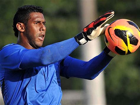 Após aprovação do exame médico assinará. Goleiro Aranha torce para a permanência da Ponte na elite do futebol brasileiro | Goal.com