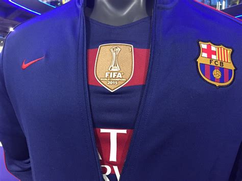 Fc barcelona andert sein vereinswappen fcb schriftzug. FC Barcelona debütiert Klub-WM-Wappen heute - Nur Fussball