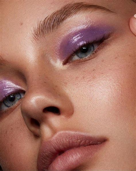 Glossy Eyeshadow Look Αυτό είναι το Trend του καλοκαιριού στα μάτια