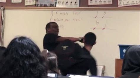 USA un professeur soutenu après avoir frappé un élève raciste vidéo
