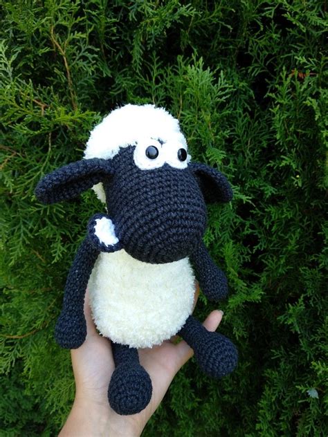 Shaun the sheep soft toy pdf pattern | sheep knitting. Crochet Shaun the sheep en 2020 | Oveja shaun, Amigurumi ...