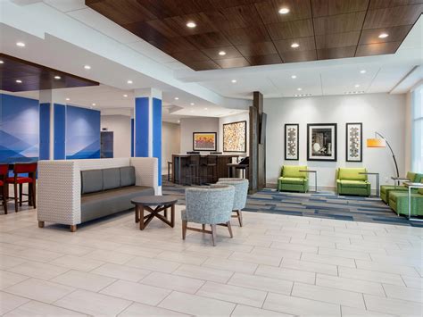 Holiday Inn Express And Suites Kelowna Hotel By Ihg