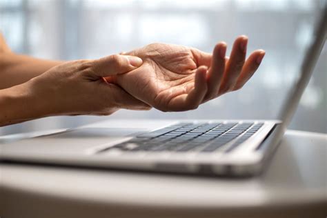What Causes Wrist Pain When Typing On A Laptop