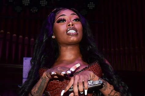 Media Kombat On Twitter Asian Doll Gets In Fight After Someone Tries