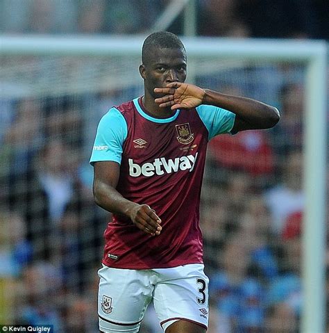Cuando el west ham compró a enner valencia por más de 15 millones de euros el pasado verano, buscaba una referencia goleadora, una estrella. Enner Valencia slams West Ham medical team: 'They seem to ...