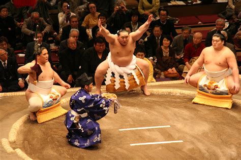 Sumo Wrestlers Unique Sports Of Asia In 2019 Sports Sumo Wrestler