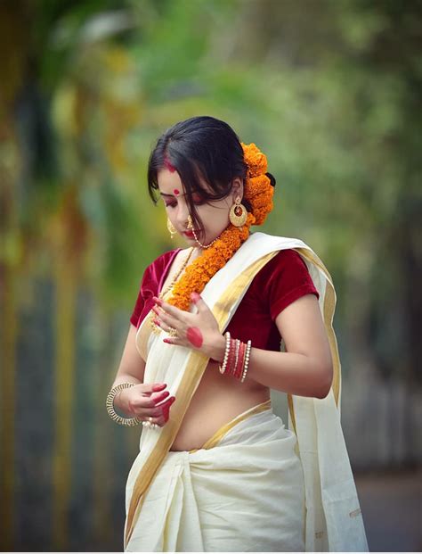 Beautiful Kerala Girls In Traditional Set Saree