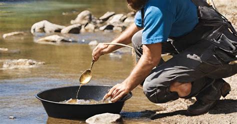 Gold Panning In Louisiana A Gold Prospecting Guide Bizarrehobby