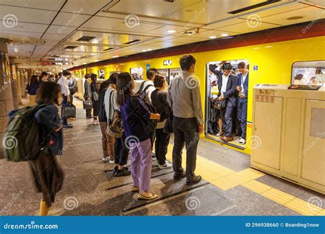 Rush Hour At Tokyo Metro Subway At Ueno Station In Tokyo Japan Editorial Image Image Of Crowd