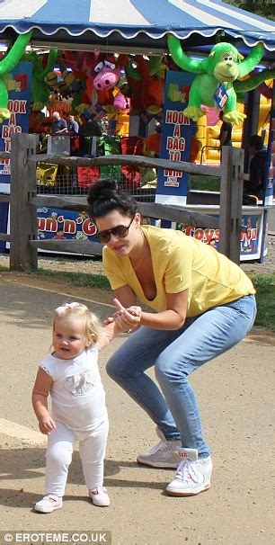 imogen thomas and daughter ariana enjo a day at the funfair daily mail online