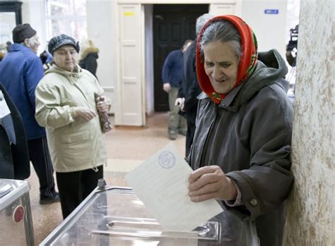 photos ukraine s crimea region votes cnn