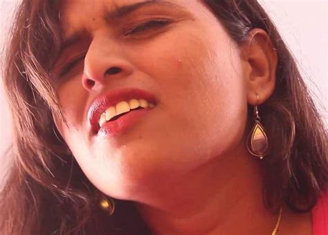 Telugu Short Film Actress Surekha Reddy Latest Hot Saree Photos