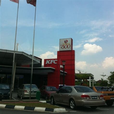 Kalau nak order something pizza hut.kena sebut betul2.sebab staff tak knowledgeable langsung. KFC & Pizza Hut Subang 2 - Fast Food Restaurant